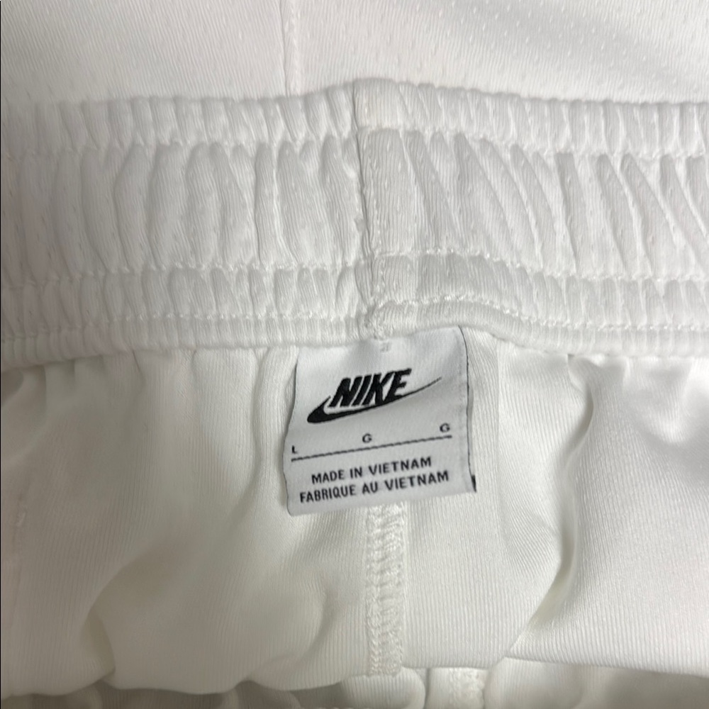 Nike White Athletic Shorts with Elastic Waistband - Picture 3 of 4